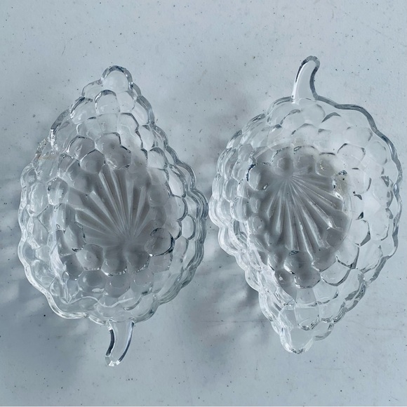 Vintage 1950’s Anchor Hocking Clear Glass Grape Cluster Dishes - Picture 1 of 3